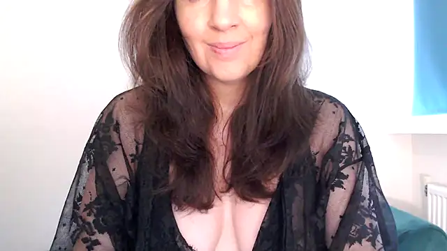 Snapshot of Ella_Next_Door chatting on 02-28-26, 11:00 Ella Next Door online show from 02-28-26, 11:00