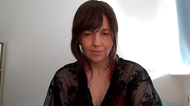 Snapshot of Ella_Next_Door chatting on 03-04-26, 01:06 Ella Next Door online show from 03-04-26, 01:06