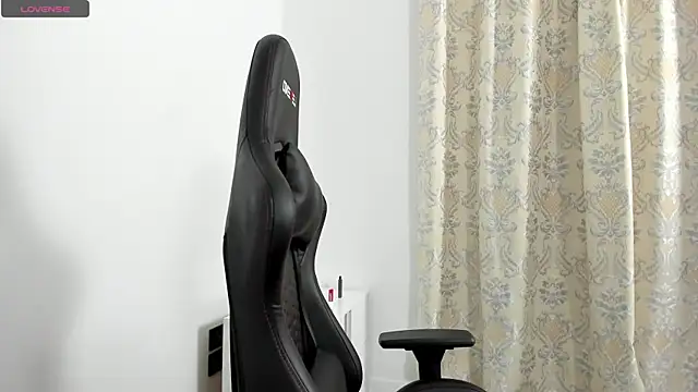 Snapshot of Sweet-bb chatting on 03-08-25, 05:01 Sweet-bb online show from 03-08-25, 05:01