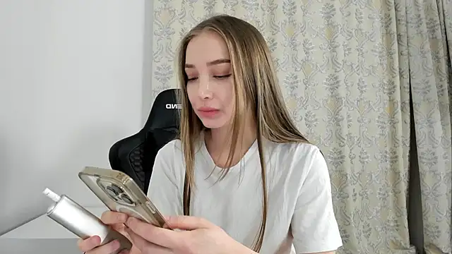 Snapshot of Sweet-bb chatting on 09-10-25, 09:04 Sweet-bb online show from 09-10-25, 09:04