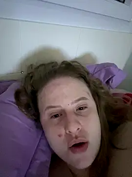 Snapshot of charmillebr chatting on 11-15-25, 08:44 charmillebr online show from 11-15-25, 08:44