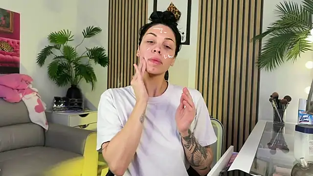 Snapshot of NattyFierros chatting on 10-20-25, 06:58 NattyFierros online show from 10-20-25, 06:58