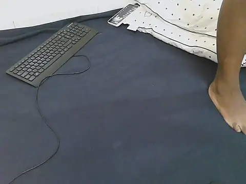 lella-0 online show from 04-04-26, 09:40