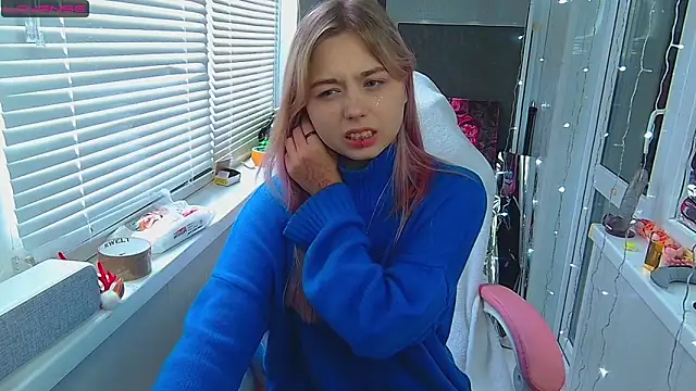 Snapshot of Olivka_Grr chatting on 12-14-24, 07:40 Olivka Grr online show from 12-14-24, 07:40