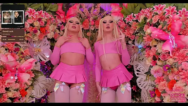 Snapshot of AlisonSharon chatting on 09-21-25, 04:58 AlisonSharon online show from 09-21-25, 04:58