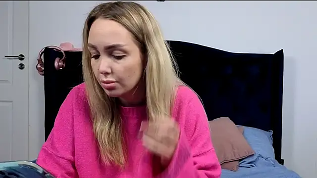 AnnaMaee online show from 11-12-25, 07:57