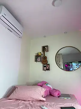 Snapshot of Ramona_Flower chatting on 03-16-25, 01:17 Ramona Flower online show from 03-16-25, 01:17