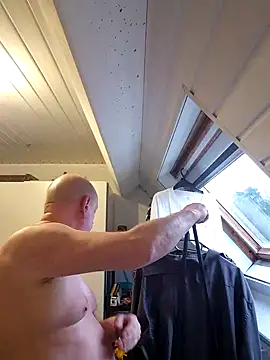 andrejoyfull64 online show from 02-04-25, 03:57