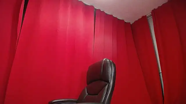 LaraFire online show from 09-26-25, 09:46