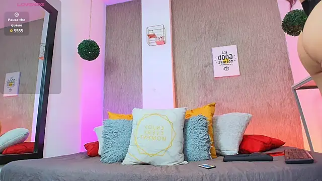 Snapshot of Bella_salvatore chatting on 02-17-25, 10:14 Bella salvatore online show from 02-17-25, 10:14