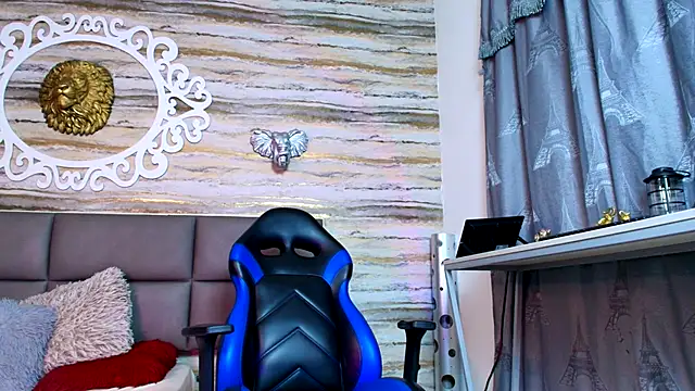 Snapshot of Bella_salvatore chatting on 10-04-25, 02:15 Bella salvatore online show from 10-04-25, 02:15