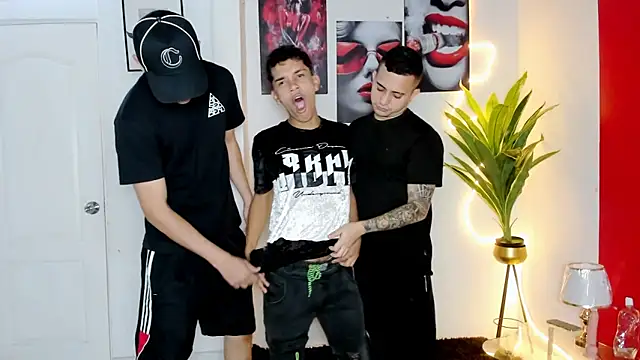 oversizedxguys online show from 04-14-26, 01:22