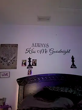 Snapshot of DeeLight124 chatting on 10-06-25, 06:00 DeeLight124 online show from 10-06-25, 06:00