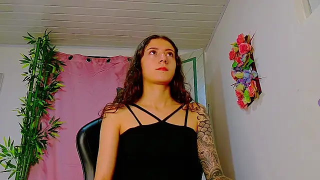 scarlet-jonesx online show from 04-14-26, 12:16