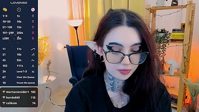 Snapshot of Dixi_Pixi_ chatting on 02-08-25, 11:44 Dixi Pixi online show from 02-08-25, 11:44