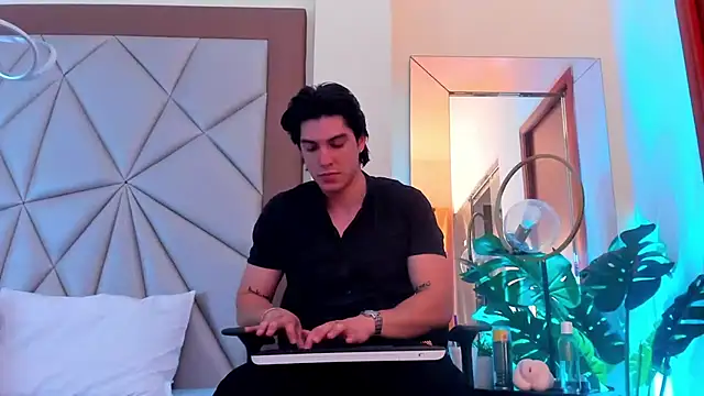 Karimferrer online show from 01-04-25, 04:33