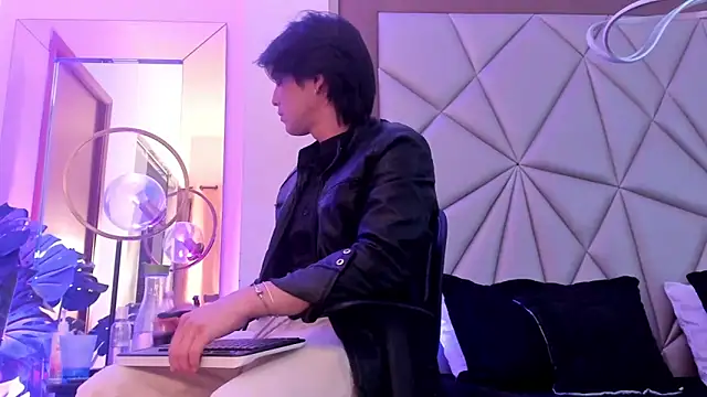 Karimferrer online show from 01-18-25, 03:42