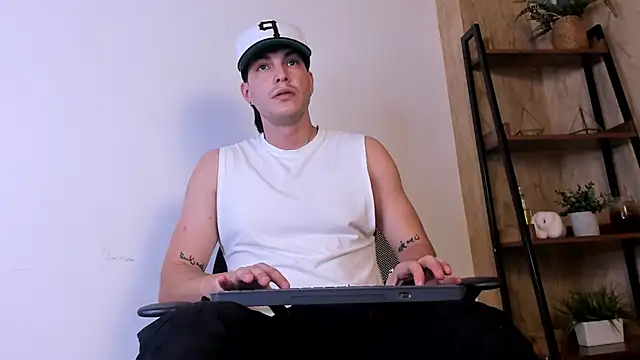 Karimferrer online show from 02-24-26, 04:10