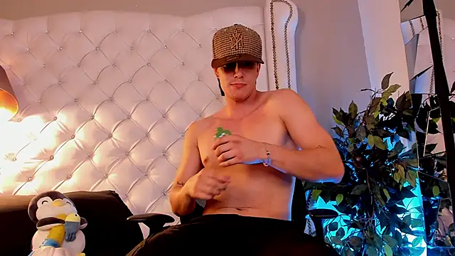 Karimferrer online show from 04-18-26, 04:22