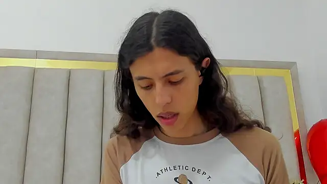 FreyaMoller online show from 10-08-25, 08:39