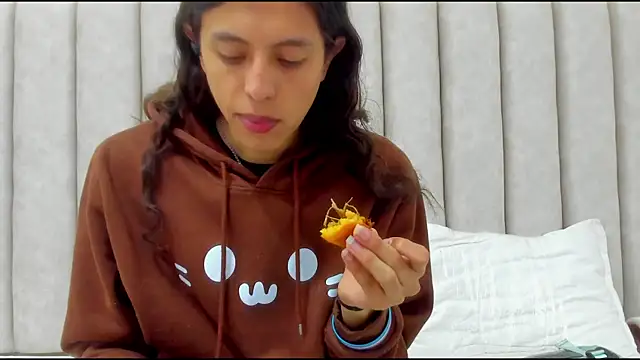 FreyaMoller online show from 12-02-25, 01:28