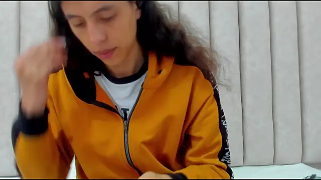 FreyaMoller online show from 12-22-25, 01:52