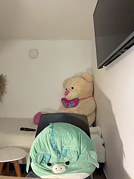 Kimm khalifa online show from 04-06-26, 01:47