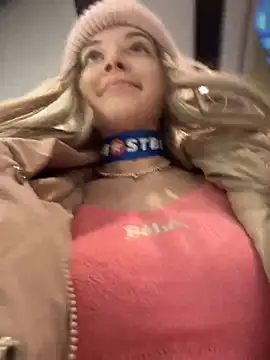 Snapshot of Times__Square chatting on 12-22-24, 06:06 Times Square online show from 12-22-24, 06:06