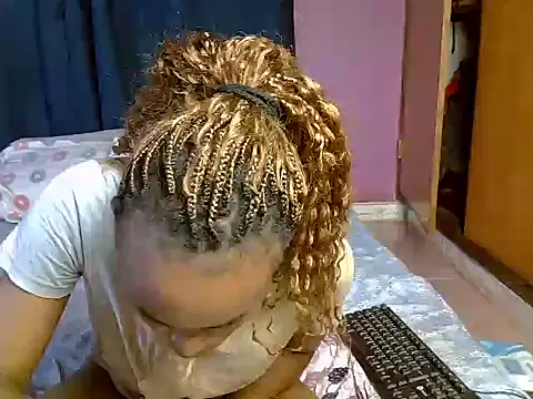 Queen petite  online show from 02-03-26, 04:32