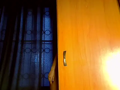 Queen petite  online show from 04-02-26, 04:21