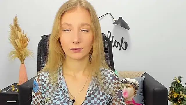 Snapshot of LolaWilsons chatting on 01-07-25, 07:20 LolaWilsons online show from 01-07-25, 07:20