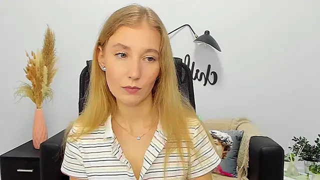 Snapshot of LolaWilsons chatting on 01-11-25, 11:23 LolaWilsons online show from 01-11-25, 11:23