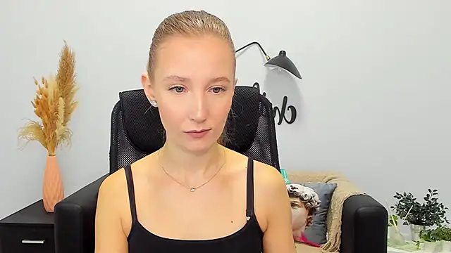 Snapshot of LolaWilsons chatting on 01-21-25, 06:22 LolaWilsons online show from 01-21-25, 06:22