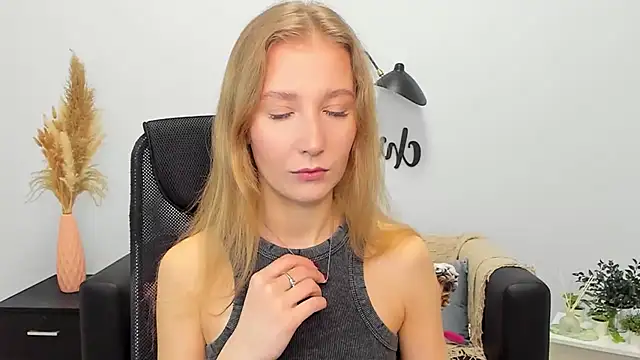 Snapshot of LolaWilsons chatting on 01-29-25, 06:22 LolaWilsons online show from 01-29-25, 06:22