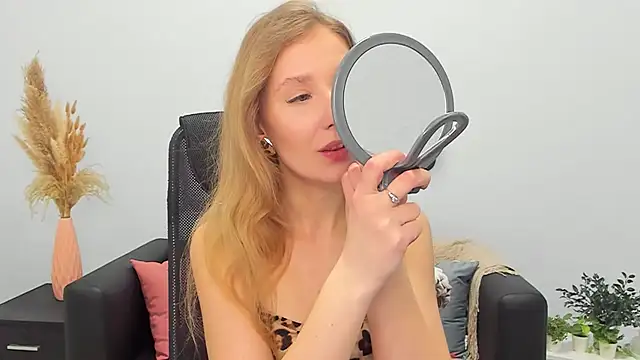 Snapshot of LolaWilsons chatting on 03-02-25, 02:00 LolaWilsons online show from 03-02-25, 02:00