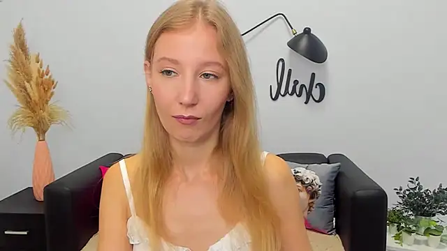 Snapshot of LolaWilsons chatting on 09-27-25, 08:19 LolaWilsons online show from 09-27-25, 08:19