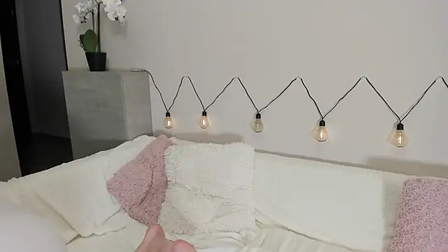 Snapshot of shine_chanel chatting on 12-10-24, 09:22 shine chanel online show from 12-10-24, 09:22