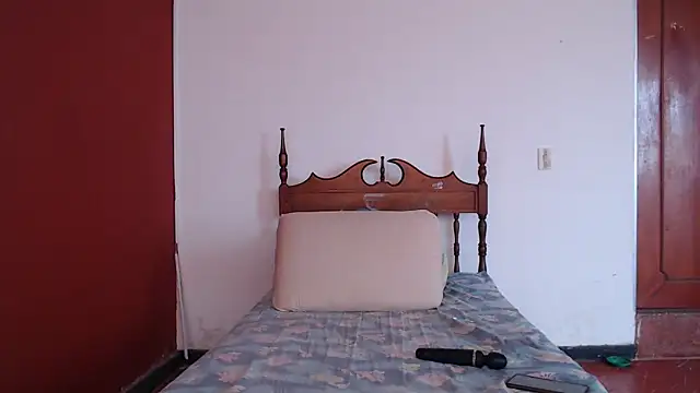 Snapshot of Freyja_eter chatting on 09-28-25, 04:23 Freyja eter online show from 09-28-25, 04:23