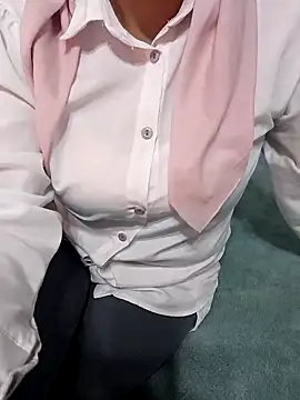 Snapshot of _Sahra_ chatting on 12-25-24, 05:47 Sahra online show from 12-25-24, 05:47