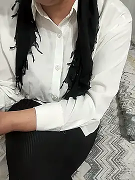 Snapshot of _Sahra_ chatting on 11-08-25, 05:12 Sahra online show from 11-08-25, 05:12