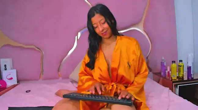 Snapshot of VaneLin18 chatting on 03-06-25, 08:52 VaneLin18 online show from 03-06-25, 08:52