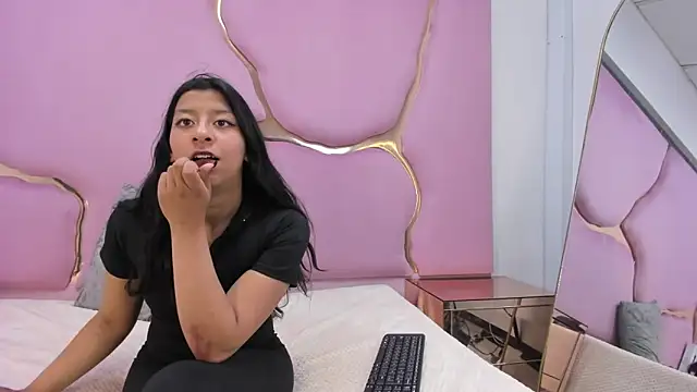 Snapshot of VaneLin18 chatting on 09-10-25, 08:42 VaneLin18 online show from 09-10-25, 08:42