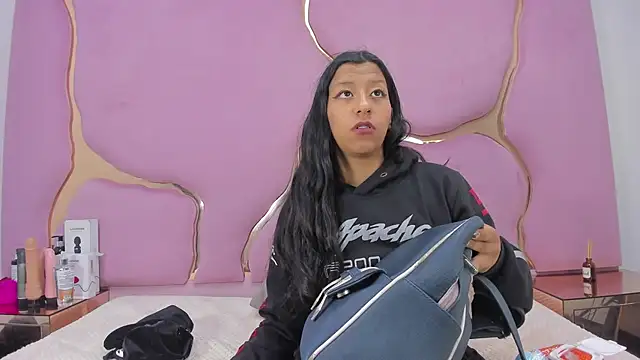 Snapshot of VaneLin18 chatting on 09-30-25, 07:19 VaneLin18 online show from 09-30-25, 07:19