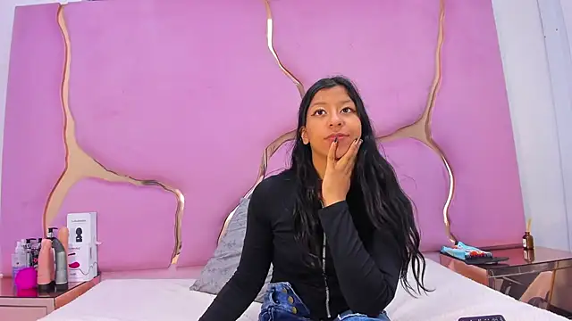 Snapshot of VaneLin18 chatting on 10-01-25, 11:11 VaneLin18 online show from 10-01-25, 11:11