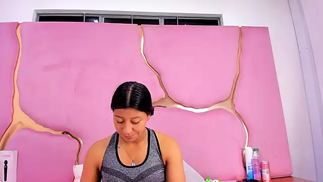 Snapshot of VaneLin18 chatting on 11-22-25, 08:52 VaneLin18 online show from 11-22-25, 08:52