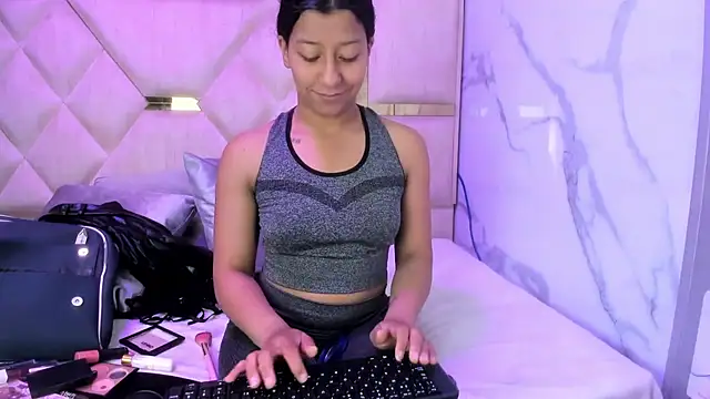 Snapshot of VaneLin18 chatting on 02-03-26, 04:45 VaneLin18 online show from 02-03-26, 04:45