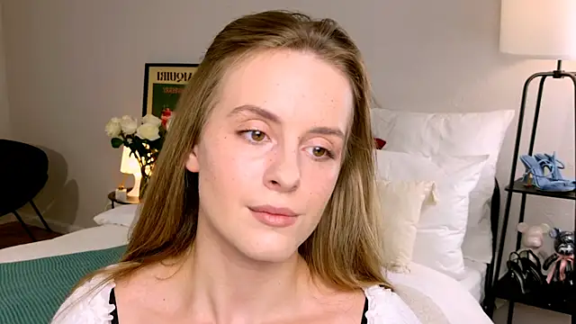 RozzitaBedberry online show from 09-12-25, 02:06