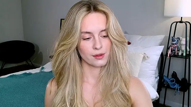 RozzitaBedberry online show from 10-24-25, 02:02