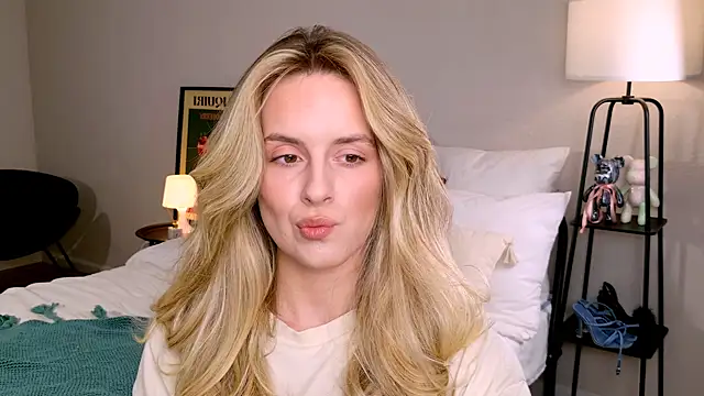 RozzitaBedberry online show from 10-27-25, 01:48