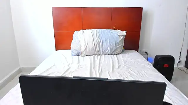 Snapshot of Chandler_ken chatting on 02-11-26, 12:43 Chandler ken online show from 02-11-26, 12:43